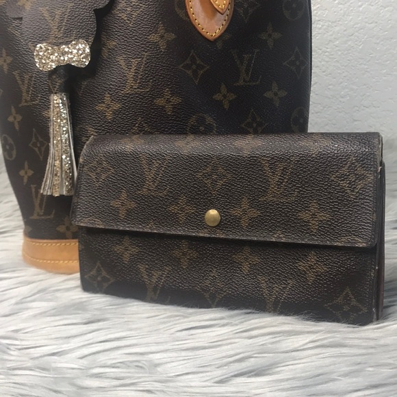 Louis Vuitton Handbags - AUTH Louis Vuitton Sarah Wallet CA0945